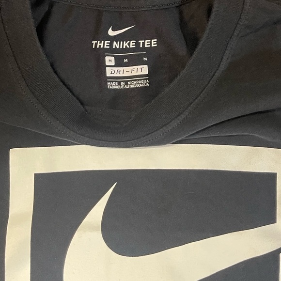 Nike Swoosh Men's Sportwear Dri-Fit Black Logo Tee - Picture 3 of 4